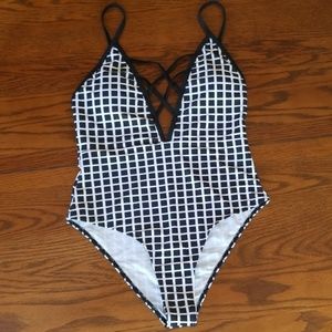 Simple & Sexy 1 piece swimsuit
